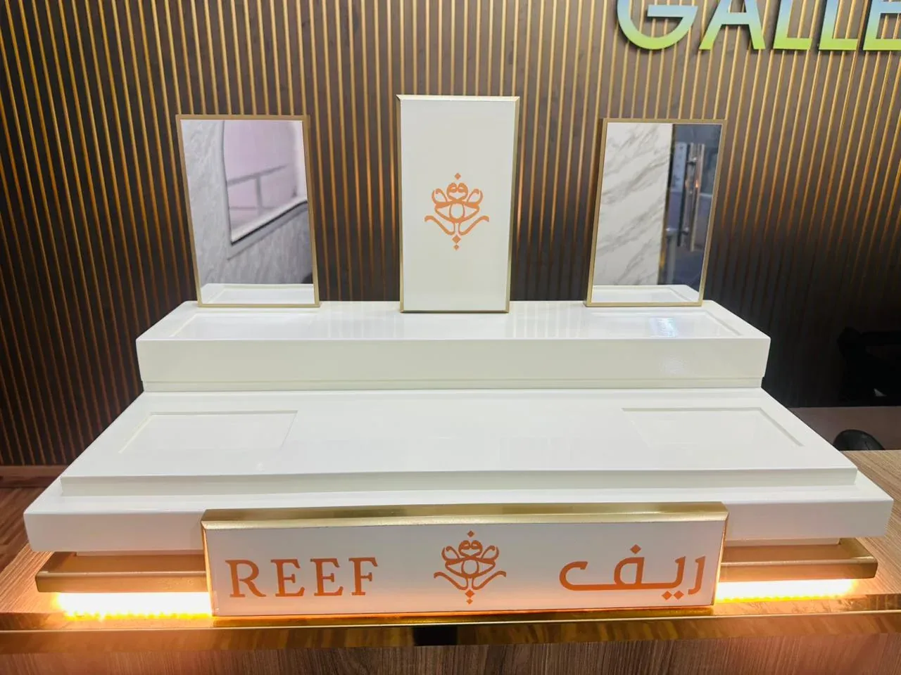 Retail product presentation display