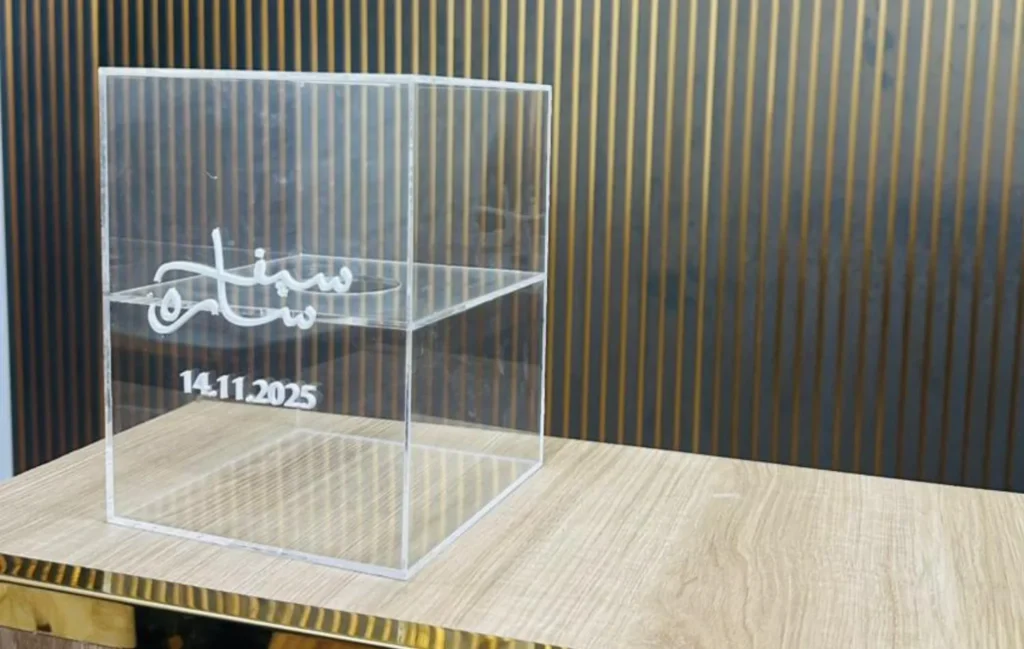 Custom Acrylic Boxes in Dubai: A Practical Buyer’s Guide to Thickness, Finishes, Lids, and Branding
